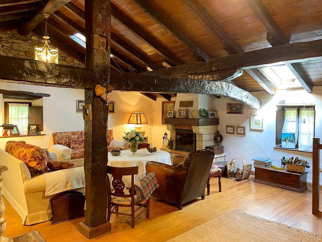 Casa Rural Garata: Traditional House with Mountain Views, Private Terrace and Wi-Fi in Arantza, Spanische Pyrenäen