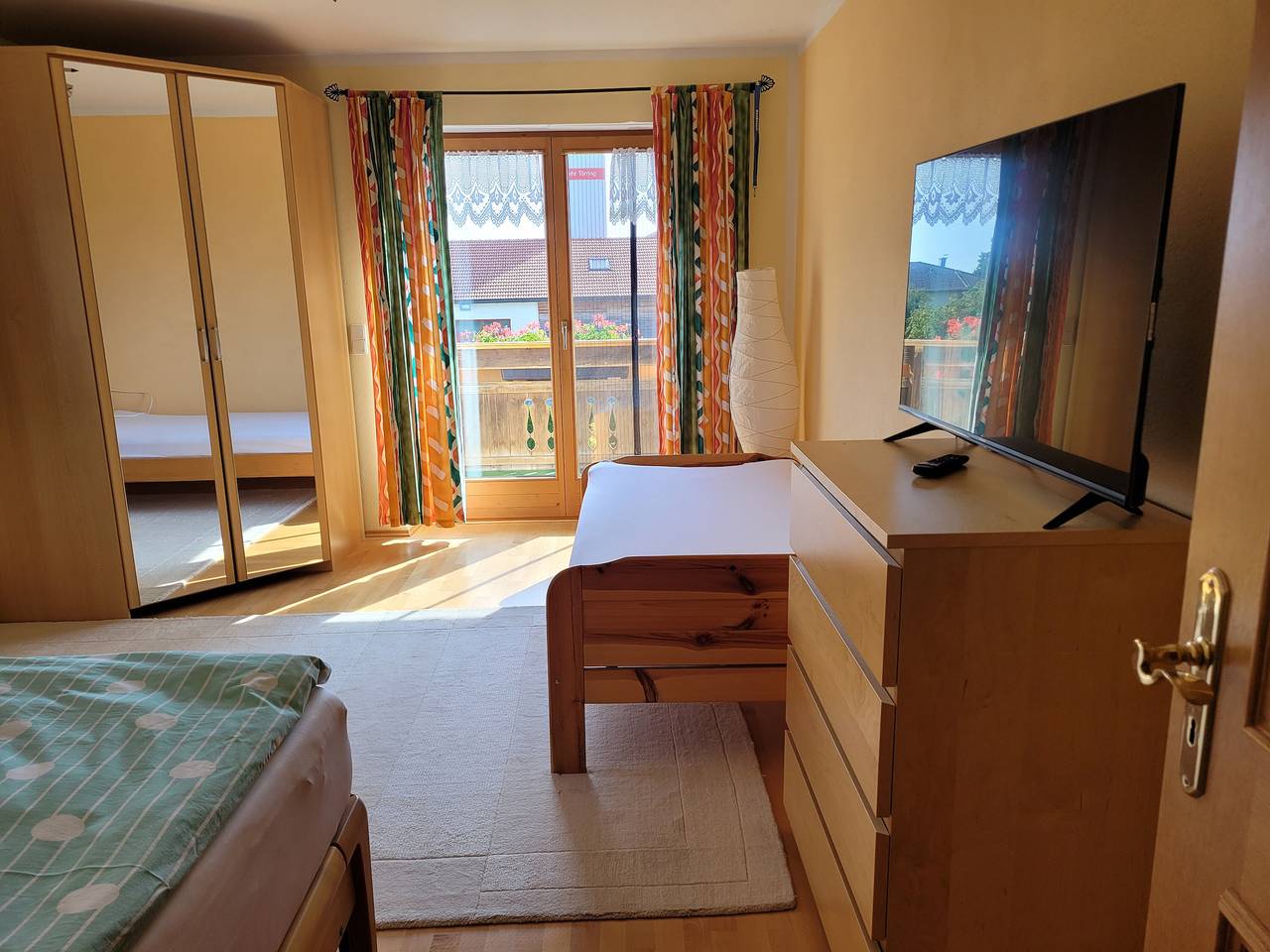 Ολόκληρο το διαμέρισμα, Apartment "Ferienwohnung bei Helga" with Balcony in Tittmoning, Rupertiwinkel