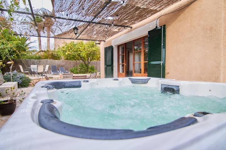 Finca für 8 Personen, mit Balkon und Garten in Deià
