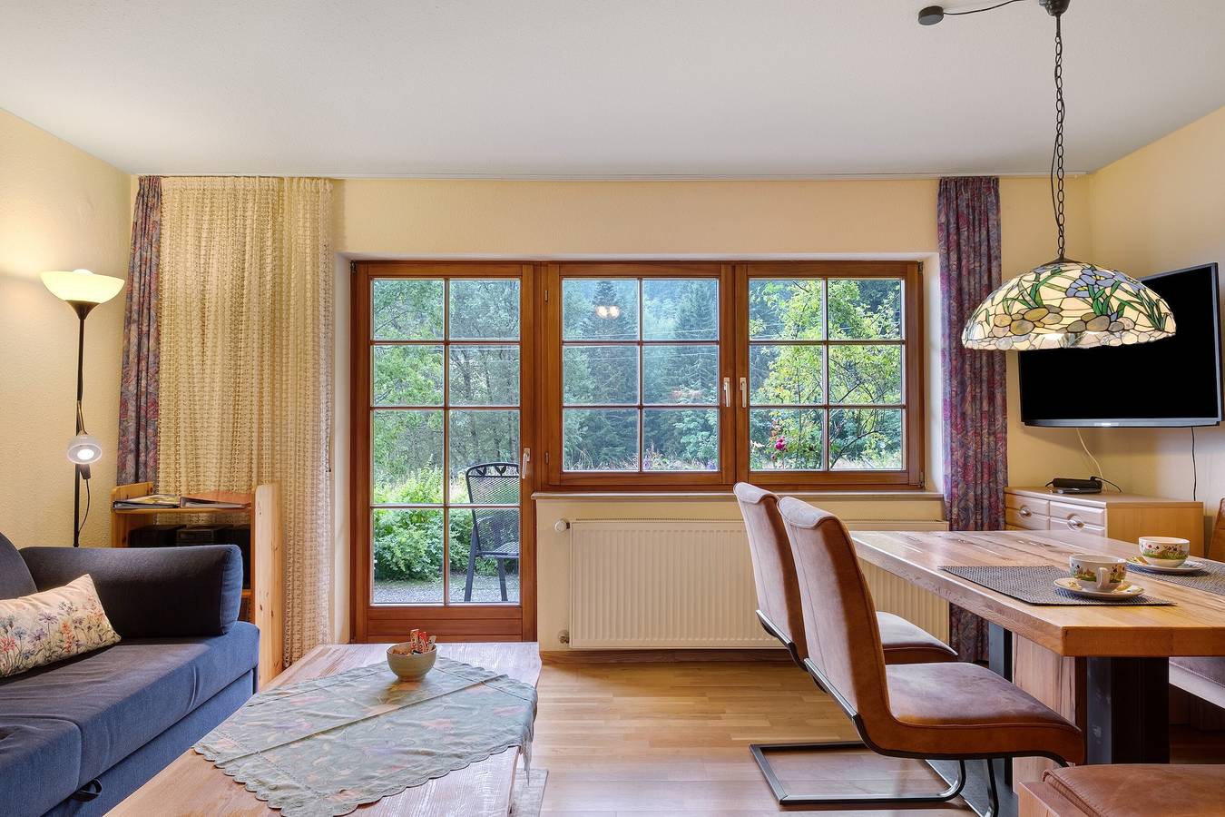 Apartamento entero, Apartamento 'Waldhuesli Feldberg Gartengeschoss' con terraza privada, jardín privado y Wi-Fi in Altglashütten (Feldberg), Feldberg