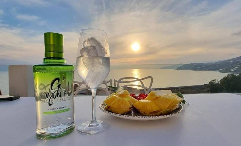 Apartamento para 5 personas, con Jacuzzi y Terraza además de Jardín y Piscina en Sorvilán