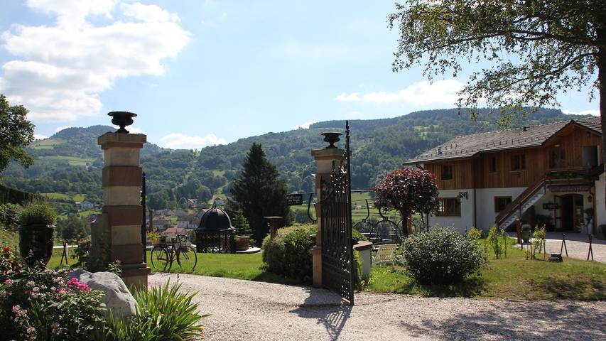 Maison de vacances pour 8 personnes, avec piscine ainsi que terrasse et jardin, animaux acceptés