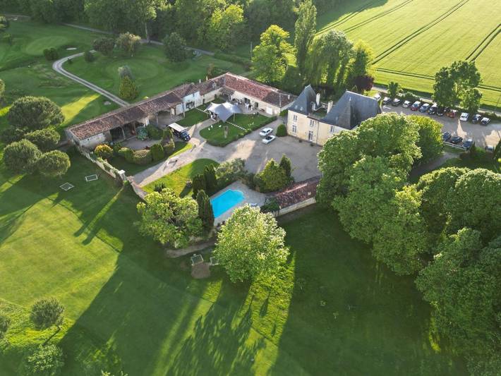 Maison d’hôte pour 2 personnes, avec piscine et vue ainsi que jardin et terrasse à Saint-Porchaire