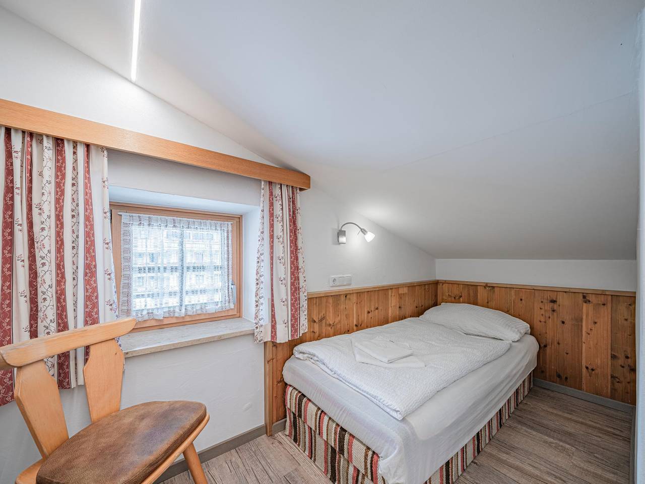 Geheel appartement, Vakantiewoning met balkon niet ver van de lift in Neukirchen am Großvenediger, Pinzgau