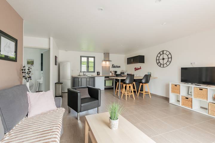 Location de vacances pour 4 personnes, avec vue sur le lac ainsi que balcon et jardin à Saint-Quentin-en-Tourmont - 2
