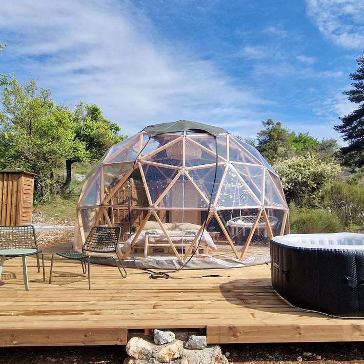 Tente pour 3 personnes, avec terrasse et jacuzzi dans les Alpes maritimes