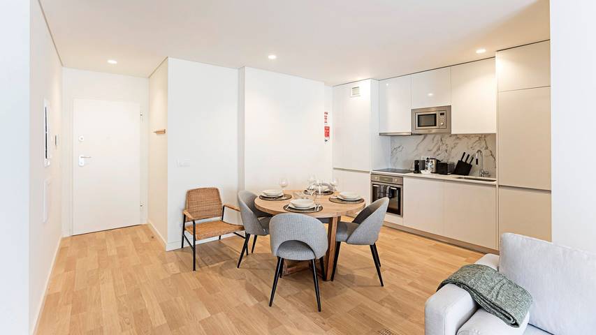 Apartamento entero, Paraíso -1B w/ AC & Patio by LovelyStay in Santo Ildefonso, Cedofeita, Santo Ildefonso, Sé, Miragaia, São Nicolau e Vitória