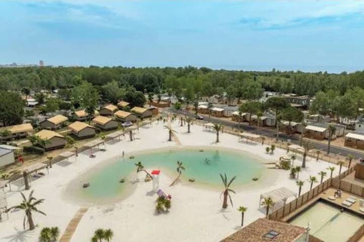 Camping pour 6 personnes, avec jacuzzi et piscine à Vendres