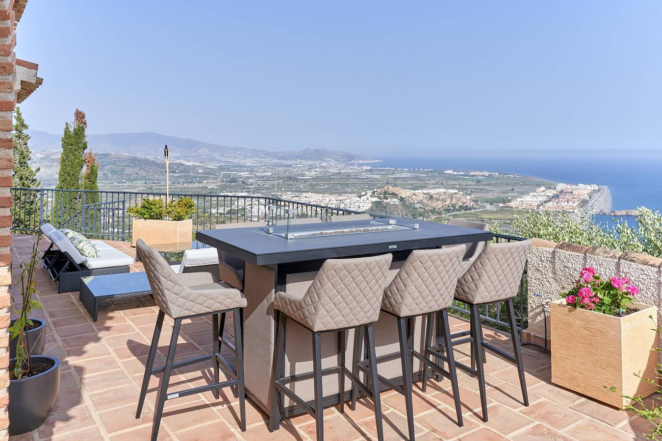 Villa 'Casa Milo' with Sea View, Wi-Fi and Air Conditioning in Monte de los Almendros, Salobreña
