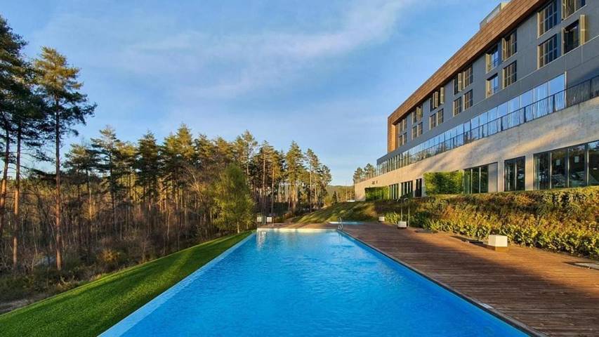 Hotel para 3 pessoas, com Terraço e Jacuzzi e ainda Jardim and Piscina em Ribeira de Pena