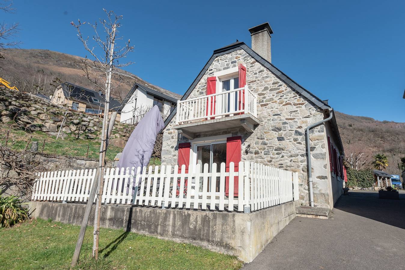 Gîte pour 8 Personnes dans Ouzous, Pyrénées