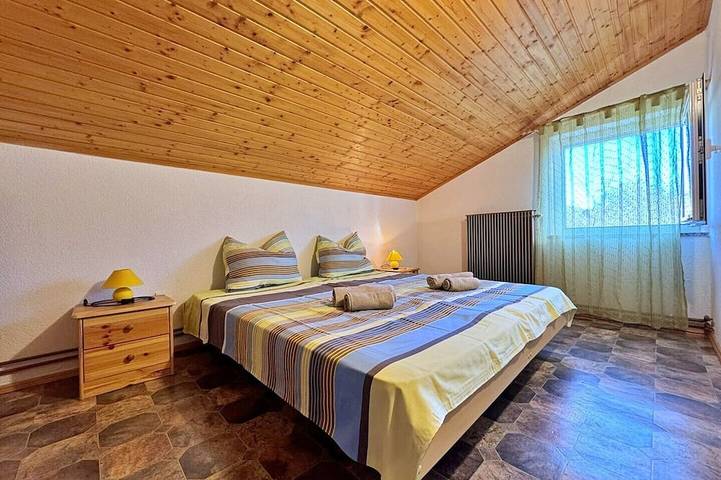 Ganze Wohnung, Apartment Pavle 3 - ruhige Lage, Meerblick, Haustiere erlaubt, Garten, Grill, kostenlose Parkplätze in Malinska-Dubašnica, Krk