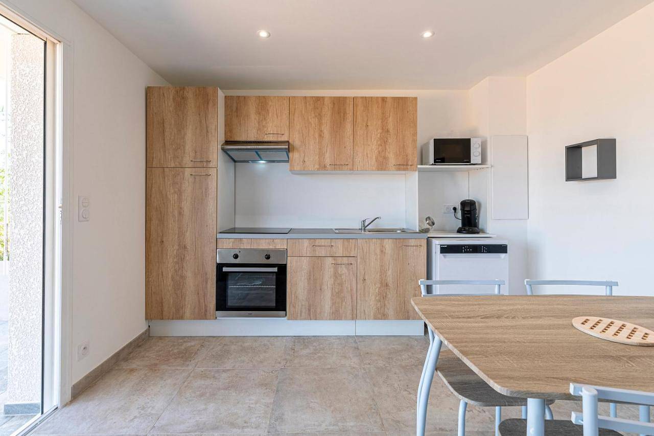 Appartement entier, One-Bedroom Apartment in Eccica-Suarella, Région d'Ajaccio