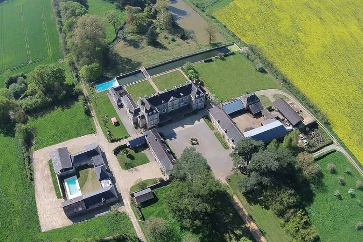 Maison de vacances pour 65 personnes, avec Jardin dans Mayenne