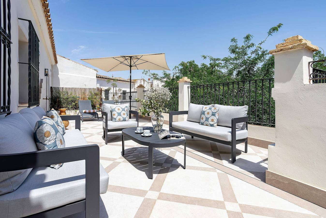 Unique House with Private Terrace. Casa Pilatos in Casco Antiguo, Sevilha