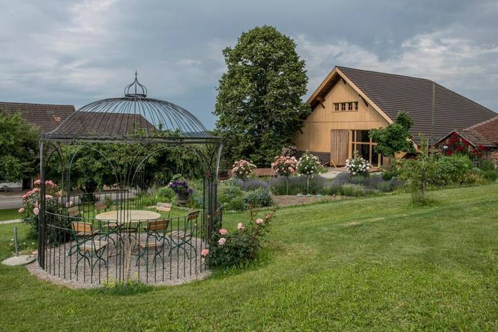 B&B für 2 Personen, mit Terrasse und Garten sowie Ausblick im Thurgau