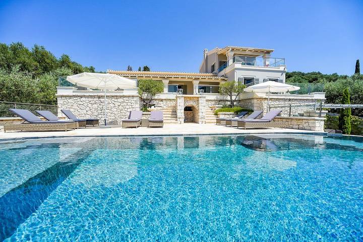 Villa για 12 άτομα, με Μπανιέρα υδρομασάζ και Πισίνα στην Κασσιόπη