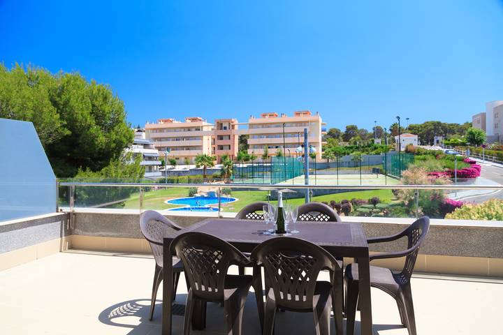 Appartement de vacances pour 7 personnes, avec bassin pour enfant ainsi que jardin et terrasse à Salou
