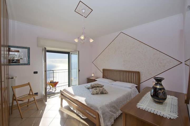 Appartamento intero, Appartamento con vista mozzafiato con Jacuzzi relax in San Michele Salerno, Furore
