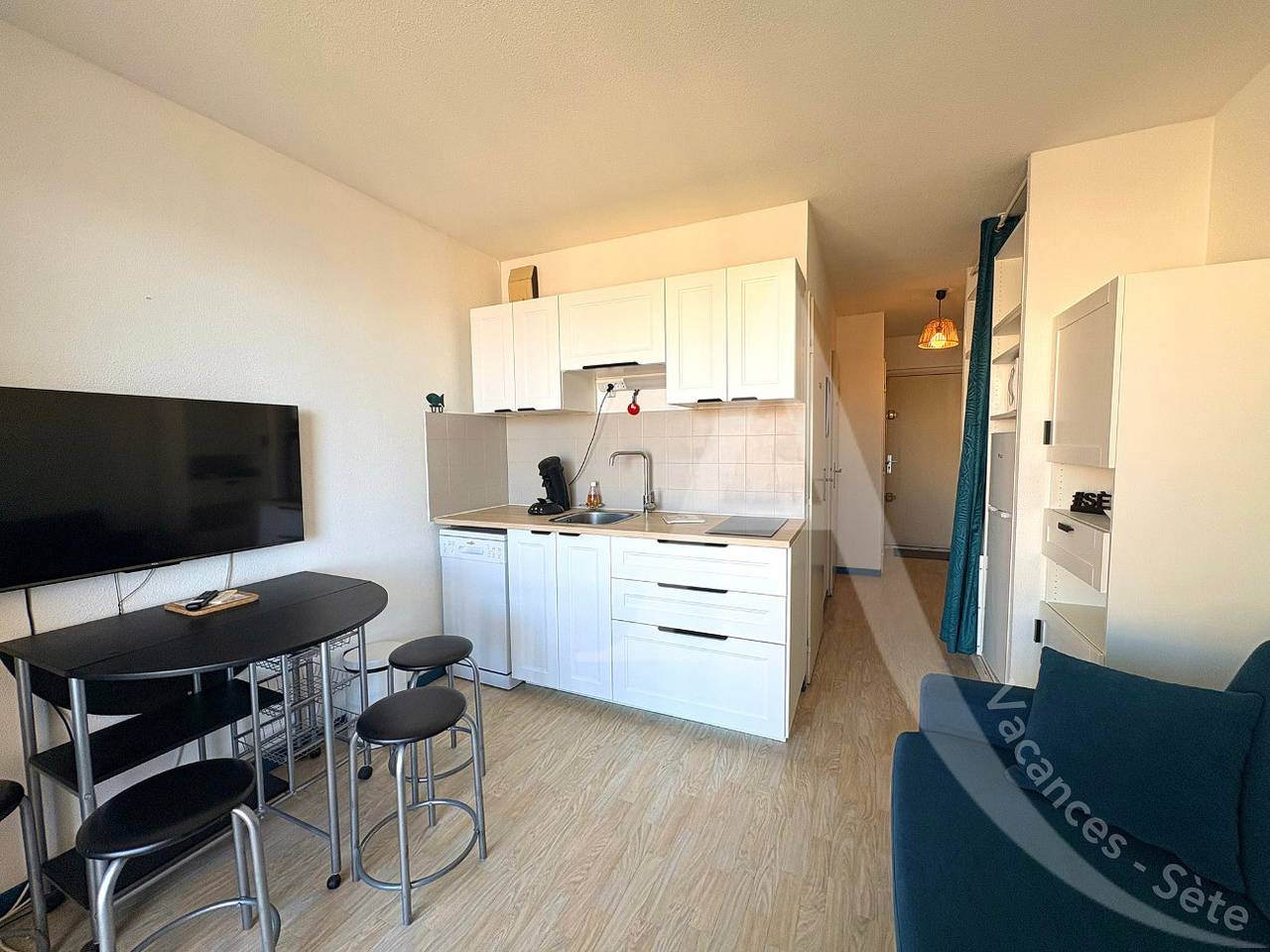 Appartement entier, 141 / T2 Vue Mer, Piscine, Proche Centre in Sète, Côte méditerranéenne (France)