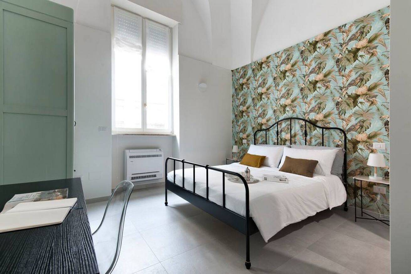 Entire apartment, Holiday apartment for 5 people with balcony/terrace in Lecce, Lecce Province