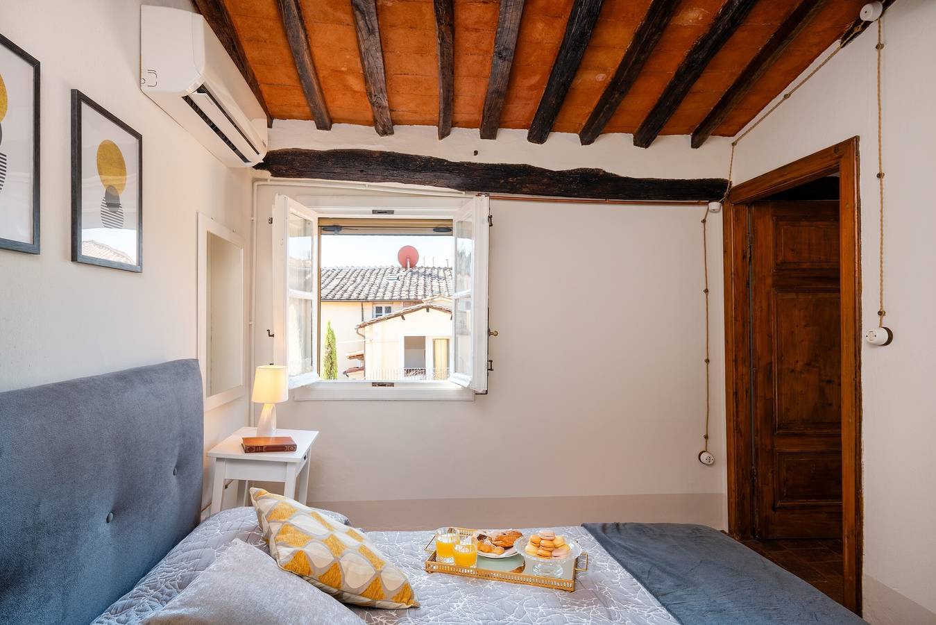 Entire apartment, Apartment 'Residenza Altana Lucca' with Private Terrace, Wi-Fi and Air Conditioning in Lucca, Lucca Province