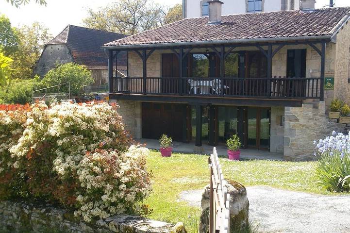 Gîte pour 4 personnes, avec jardin à Rudelle