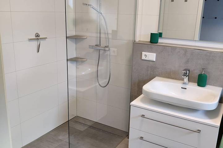 Ganze Wohnung, Ferienwohnung am See in Harkebrügge – mit Sauna, Wlan, Gasgrill & Parkplatz in Barßel, Niedersachsen