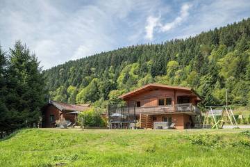 Maison de campagne pour 4 personnes, avec jardin et jacuzzi à Rochesson