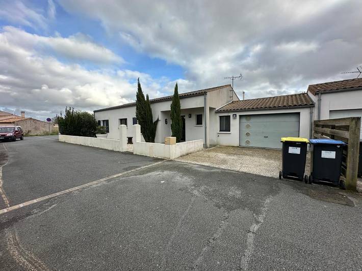 Location de vacances pour 6 personnes, avec jardin dans Yves - 2