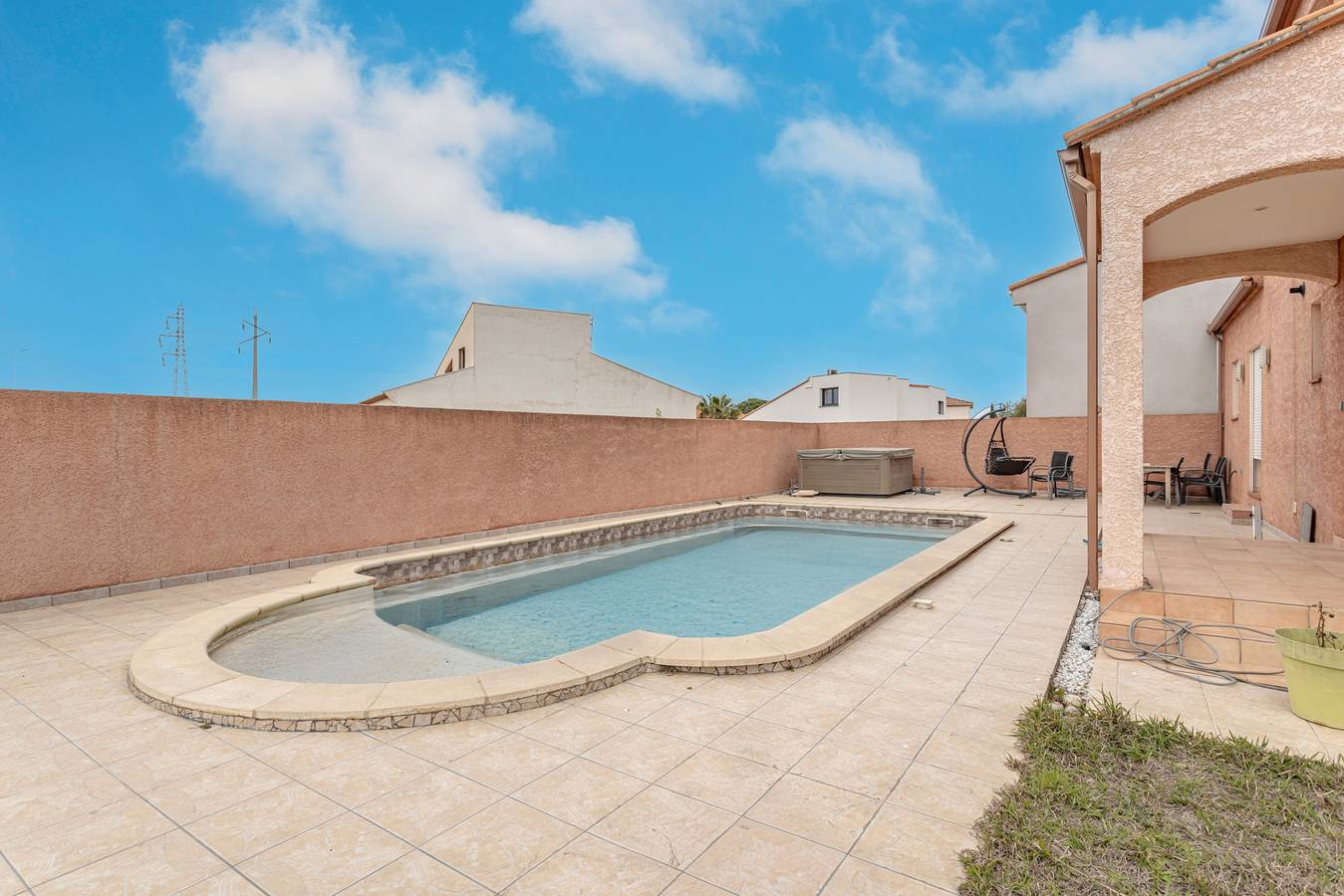 Villa 'Calme Et Tranquillité' avec terrasse privée, jardin privé et climatisation in Perpignan, Côte d'Améthyste