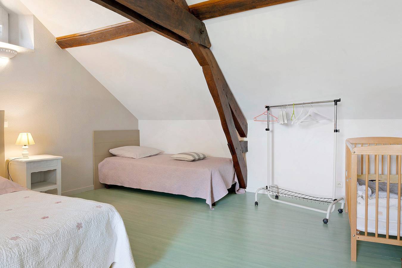 Chambre d’hôtes « Chambre Verte » avec vue montagne, terrasse partagée et Wi-Fi in Pontiacq-Viellepinte, Béarn