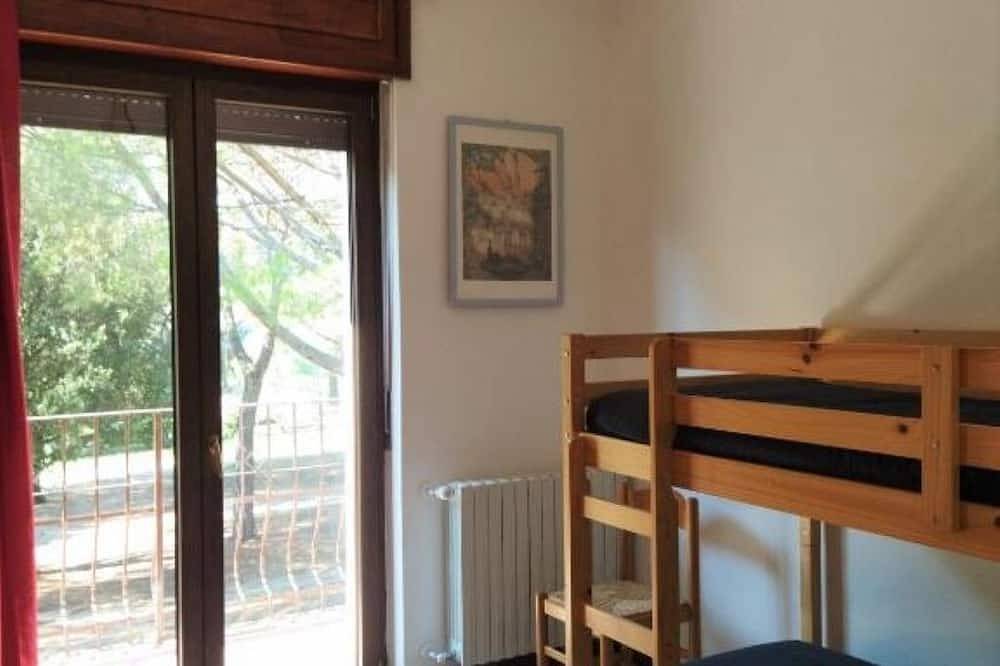 Ganze Wohnung, Apartment two bathrooms six beds in Viverone, Canavese