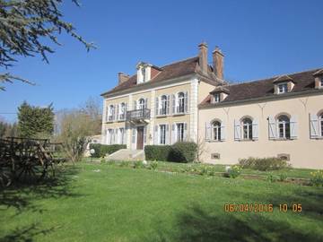 Chambre d’hôte pour 2 personnes, avec jacuzzi et balcon ainsi que jardin et piscine dans Yonne