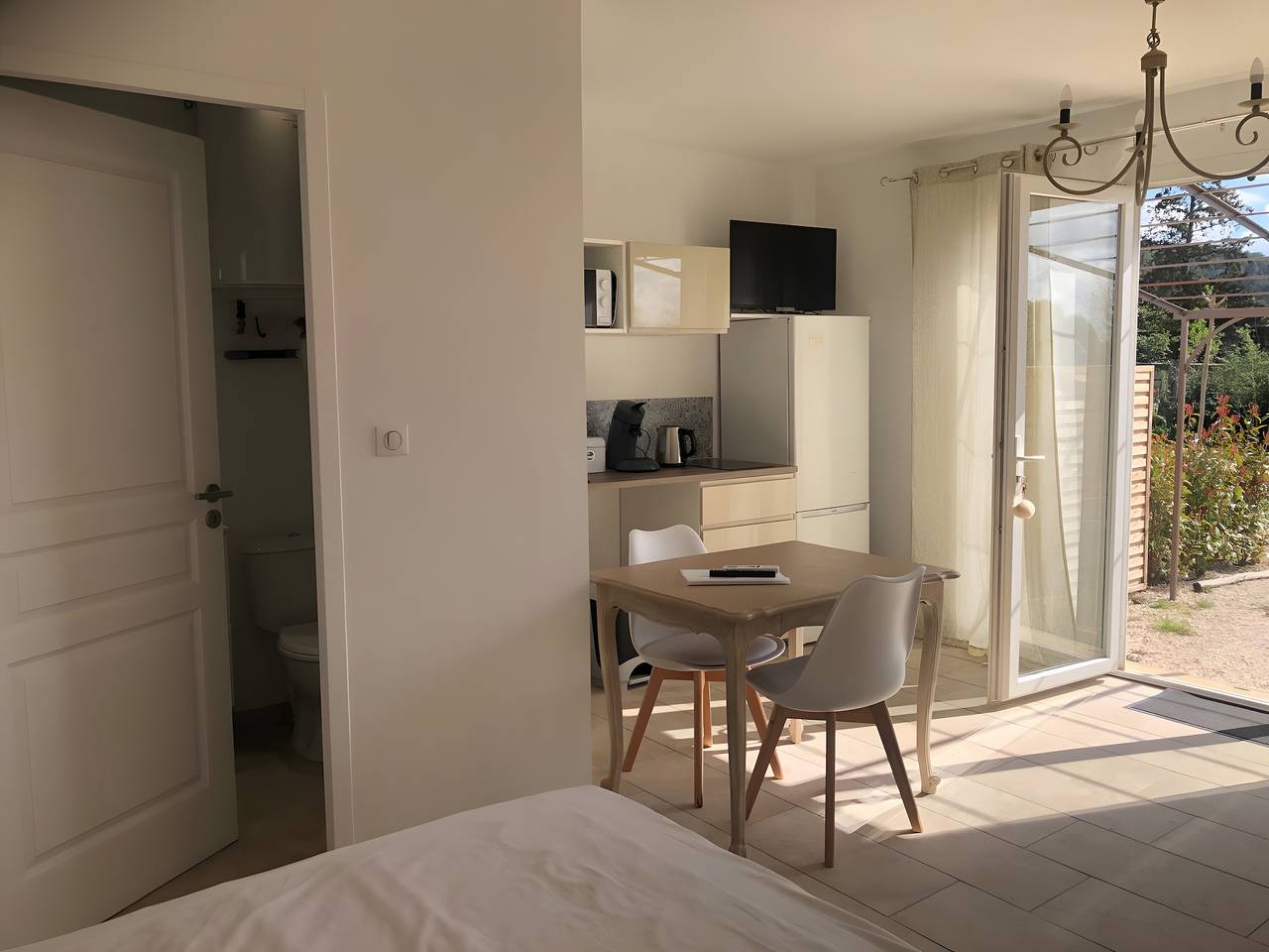 Ganzes Studio, Studio „La Cigale“ mit Bergblick, Wlan und Klimaanlage in Taillades, Regionaler Naturpark Luberon