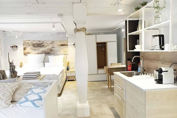 Nox 6 Beach, Deluxe Studio,King-Bett, Bad, Minibar, Digi-Check-In - no Reception in Walzbachtal, Kraichgau