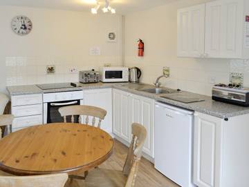 Vacation Rental for 4 Guests in West Dorset Heritage Coast, South West England, Picture 3