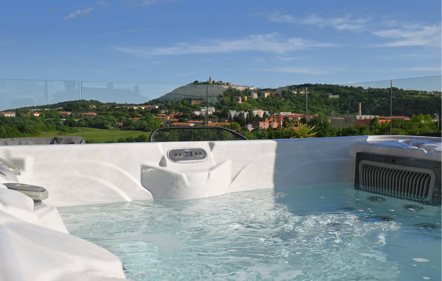 Encantador apartamento de un dormitorio con piscina, terraza y aparcamiento cerca del centro de la ciudad in Labin City, Labin