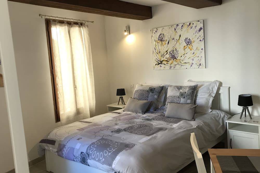 Appartement entier, Gîte les Iris <br>Studio 3 * Climatisé in L'Isle-sur-la-Sorgue, Vaucluse