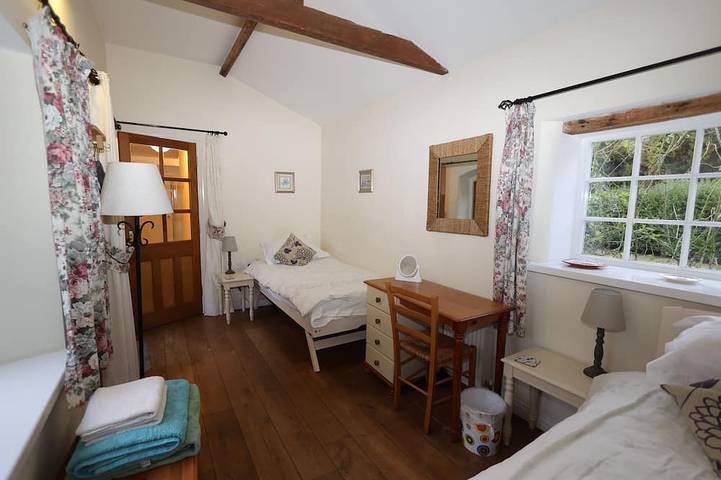 Gaffers Cottage - sleeps 12 guests  in 5 bedrooms in Spixworth, Norfolk