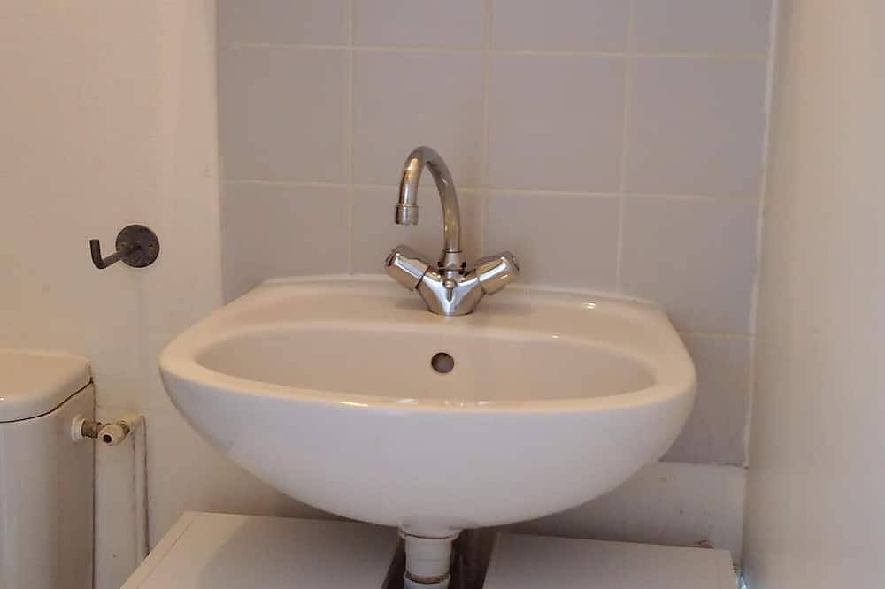 Apartamento entero, Amueblado de F1, cerca del hipódromo de Vincennes, Château de Vincennes, Golf du Tremblay in Maisons-Alfort, Valle del Marne