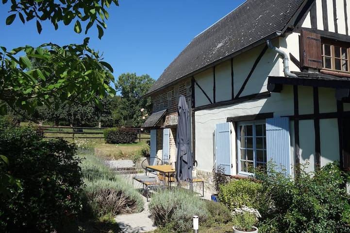 Location de vacances pour 4 personnes, avec jardin ainsi que terrasse et sauna dans La Fresnaie-Fayel