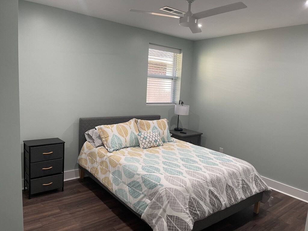 Clean Pet-Friendly Apartment Close to Everything in Hendersonville, Henderson County (NC)