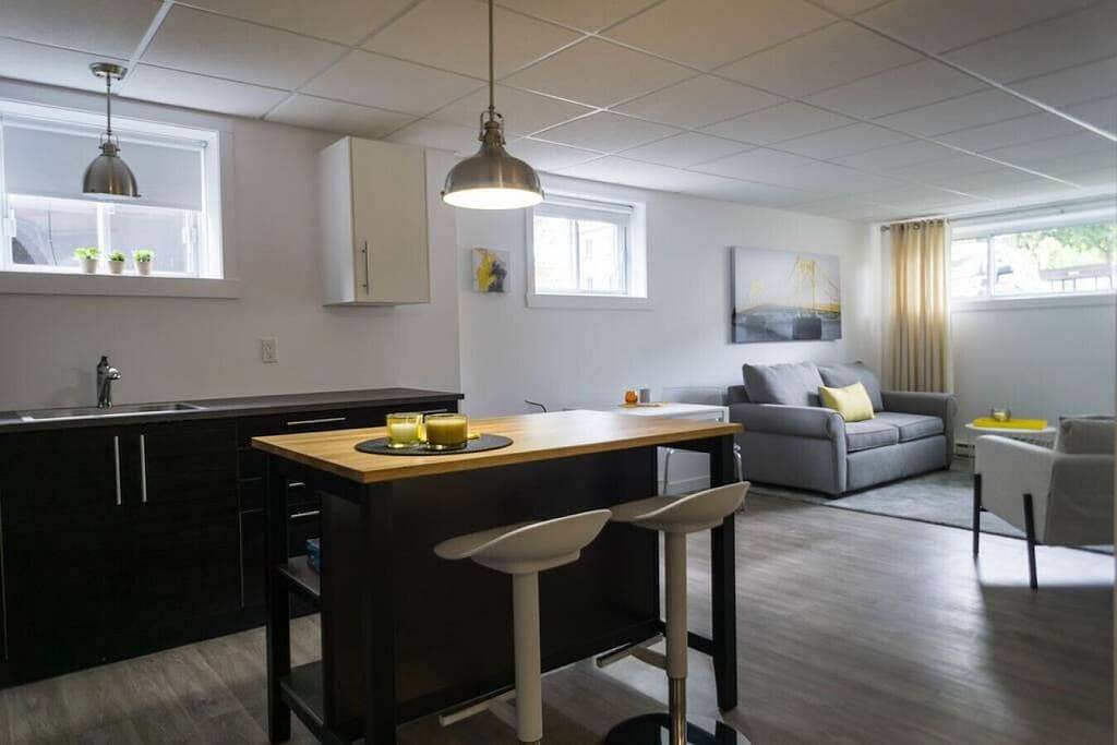 Ganze Wohnung, 315A des Chênes Ouest · Superbe condo avec parking. in Québec (Stadt), Québec