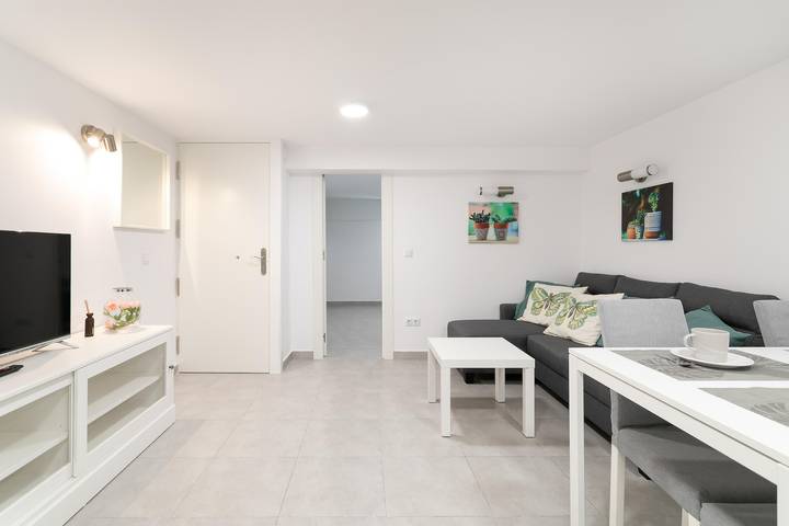 Entire apartment, Holiday Apartment "Felicidad" with High-Speed Wi-Fi in El Barrio, Alicante