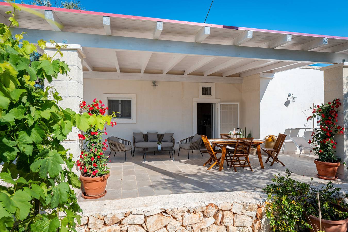 Casa vacanze 'Il Melograno' con terrazza privata, Wi-Fi e aria condizionata in Ostuni, Salento