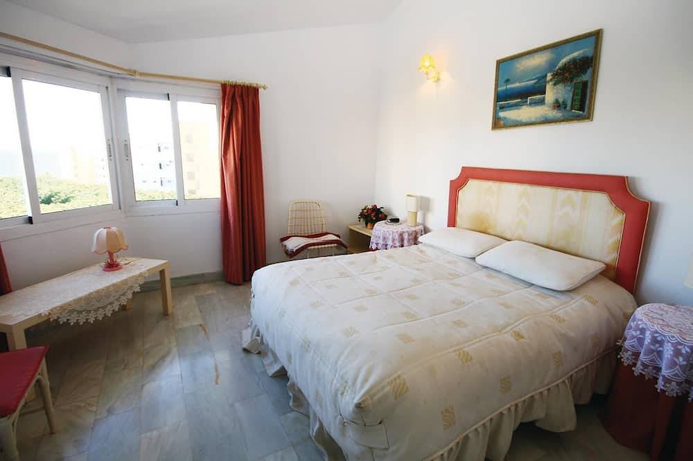 Entire apartment, Beautiful apartment in Calahonda in Sitio de Calahonda, Mijas