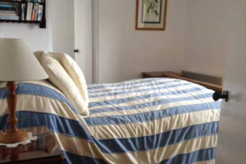 The Lugger is a 150 year old 2 bedroom cottage in Portscatho, Cornwall
