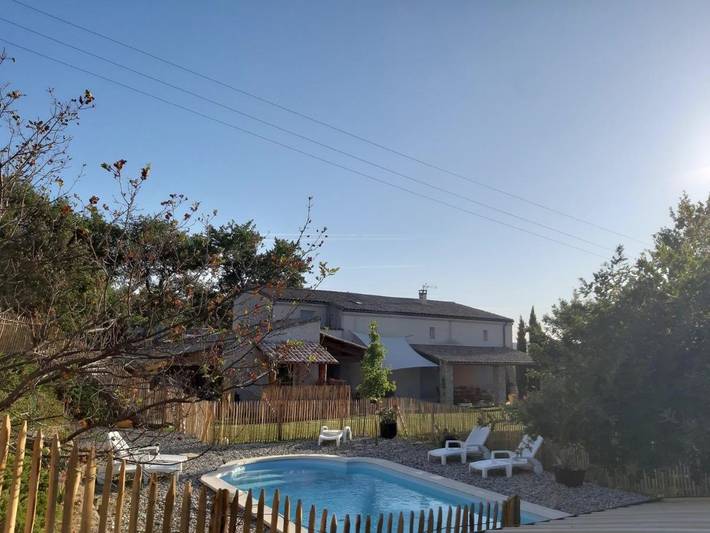 Chambre d’hôte pour 2 personnes, avec piscine ainsi que jardin et jacuzzi