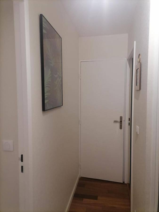Appartement de vacances entier, Double Room with Private Bathroom in Montigny-le-Bretonneux, Yvelines